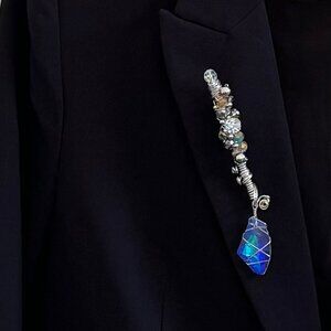 ARTIST HAND MADE JEWELRY PIN BROOCH ART COIL WIRE SIlVER COLORFUL CRYSTALS
